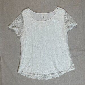 Leo & Nicole | Cream Lace Short Sleeve Top | Large